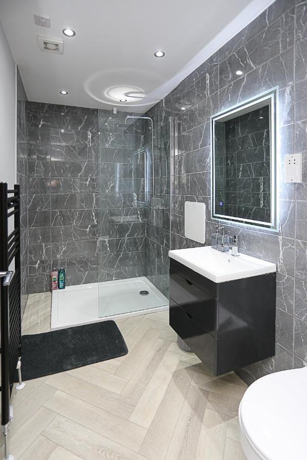 No1 Luxury Service Apartments เบลฟาสต์ ภายนอก รูปภาพ